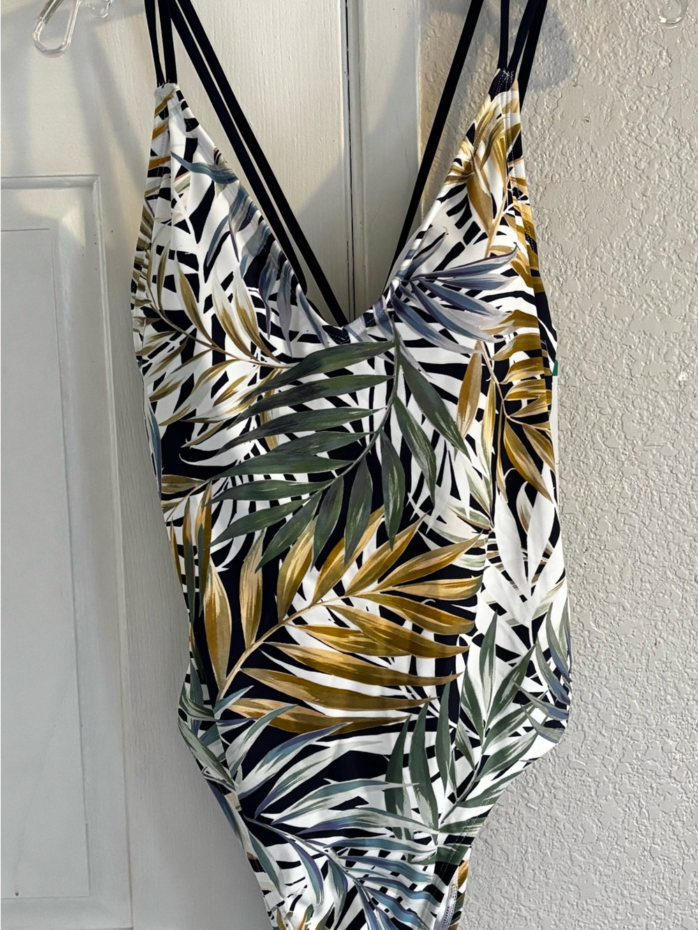 Women’s Hurley Tropical Leaf Print One-Piece Swimsuit Size XL NWT